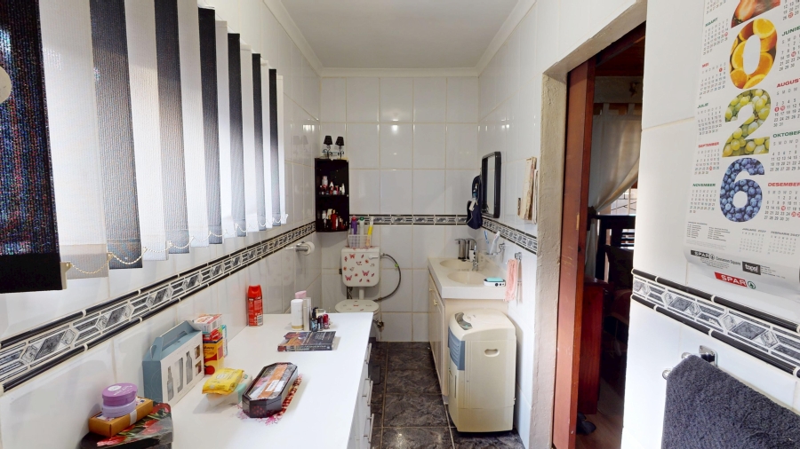 4 Bedroom Property for Sale in Gustrouw Western Cape